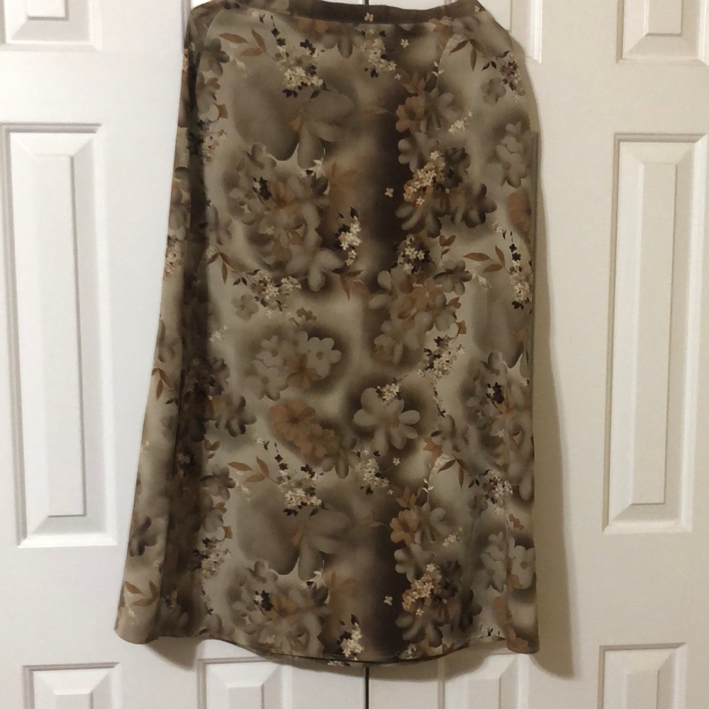 Ladies Earth Tone Floral Pattern Skirt